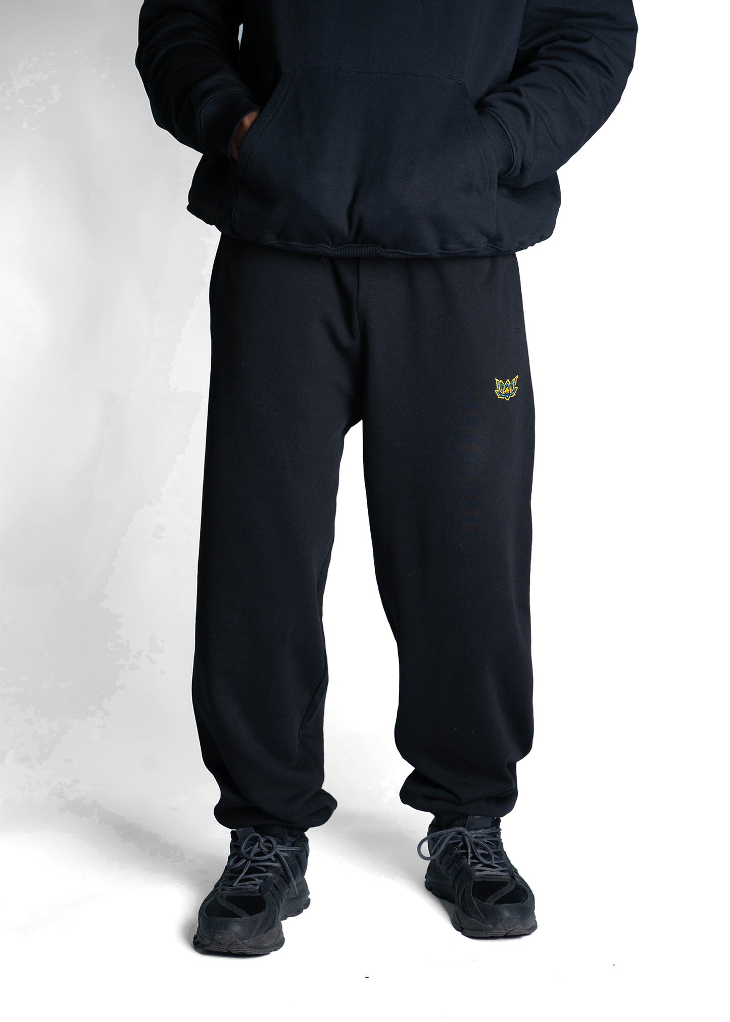 LIL LOTUS PREMIUM SWEATPANTS - BLACK
