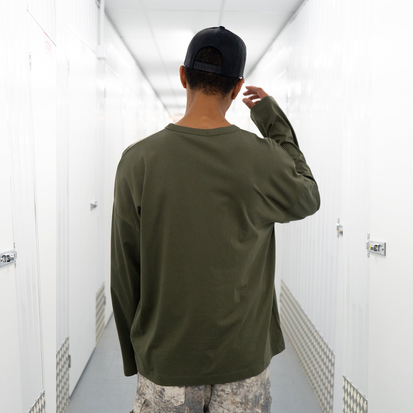 FUTURE LEAVES L/SLEEVE - OLIVE