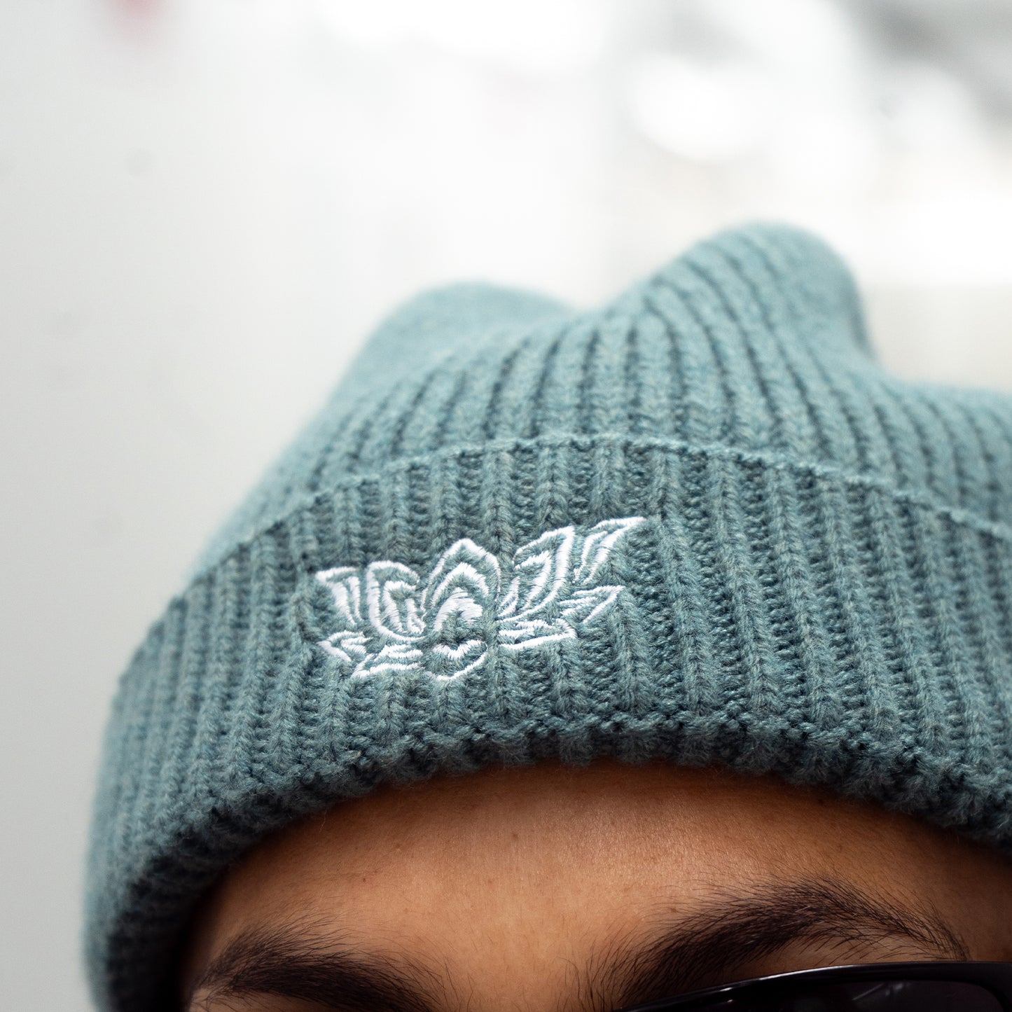 LOTUS FISHERMAN BEANIE - BLUE / WHITE