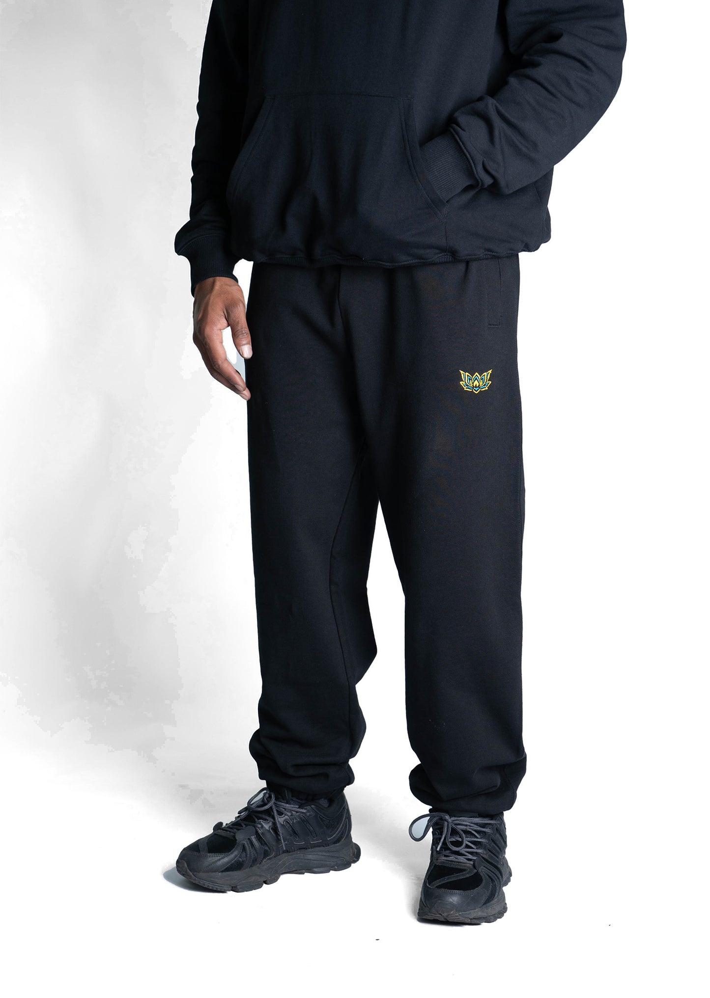 LIL LOTUS PREMIUM SWEATPANTS - BLACK