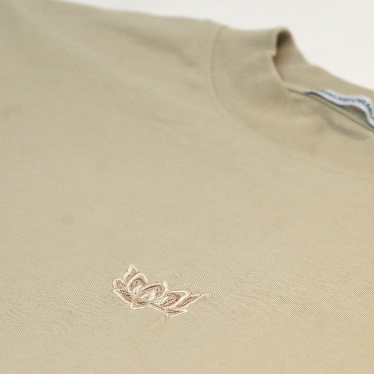 LIL LOTUS T-SHIRT - SANDSTONE