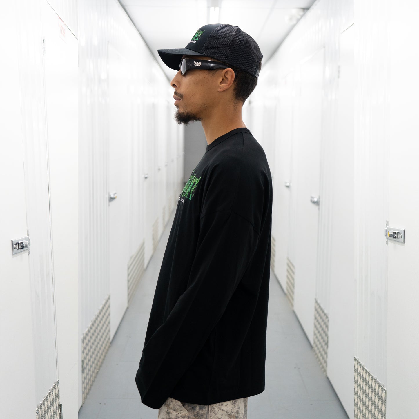 FUTURE LEAVES L/SLEEVE - BLACK