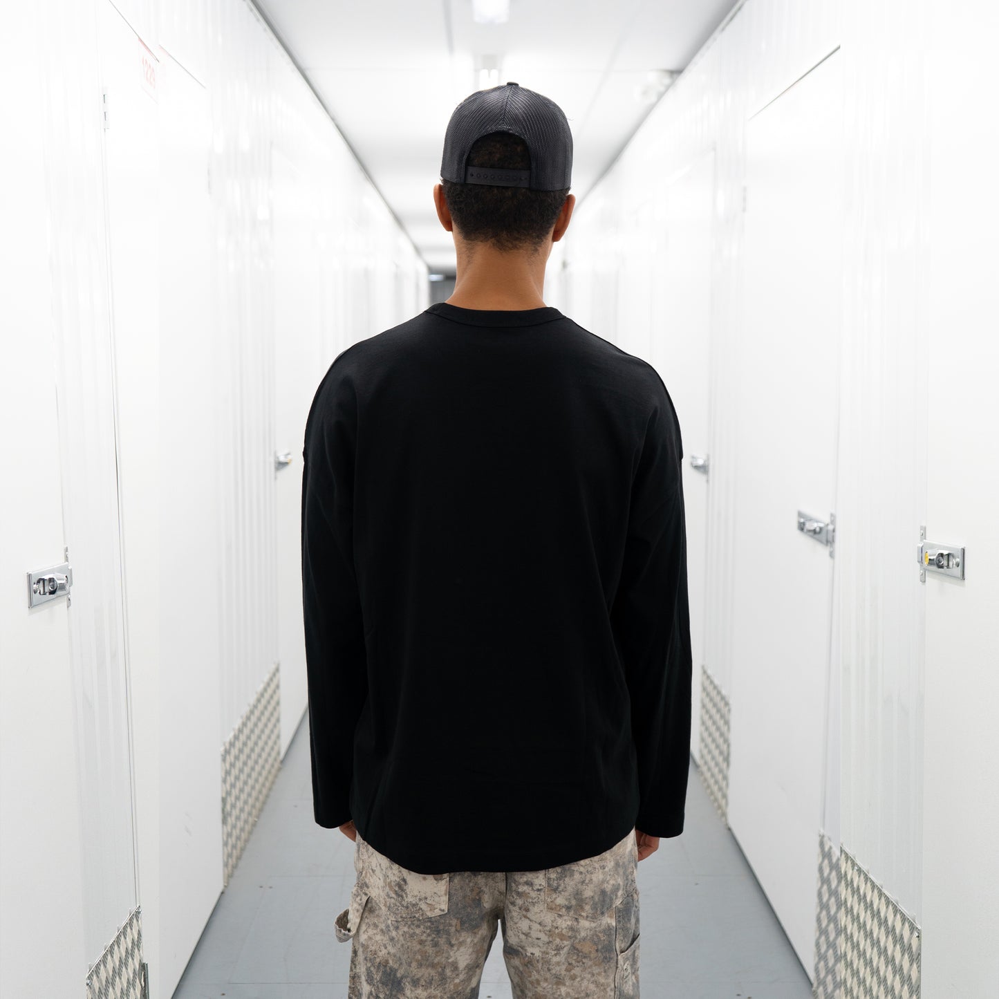 FUTURE LEAVES L/SLEEVE - BLACK