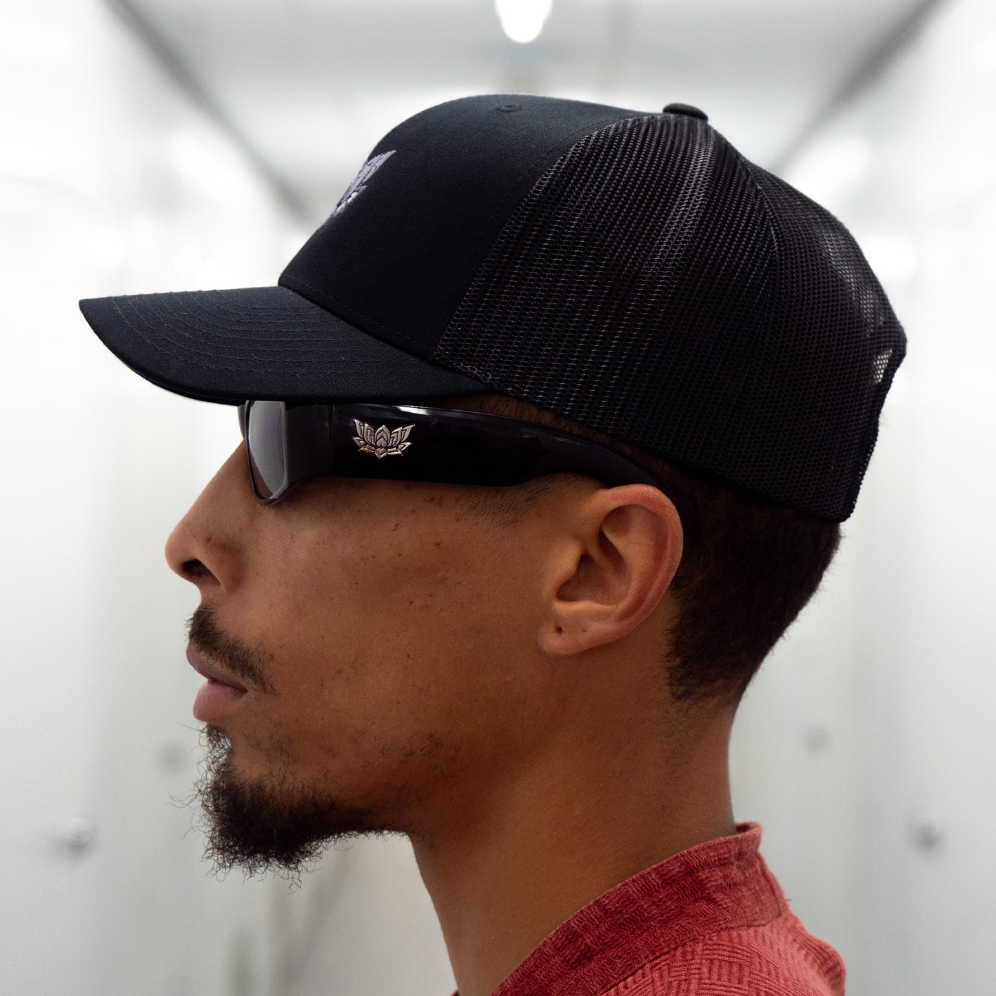 LOTUS TRUCKER CAP - BLACK/BLACK