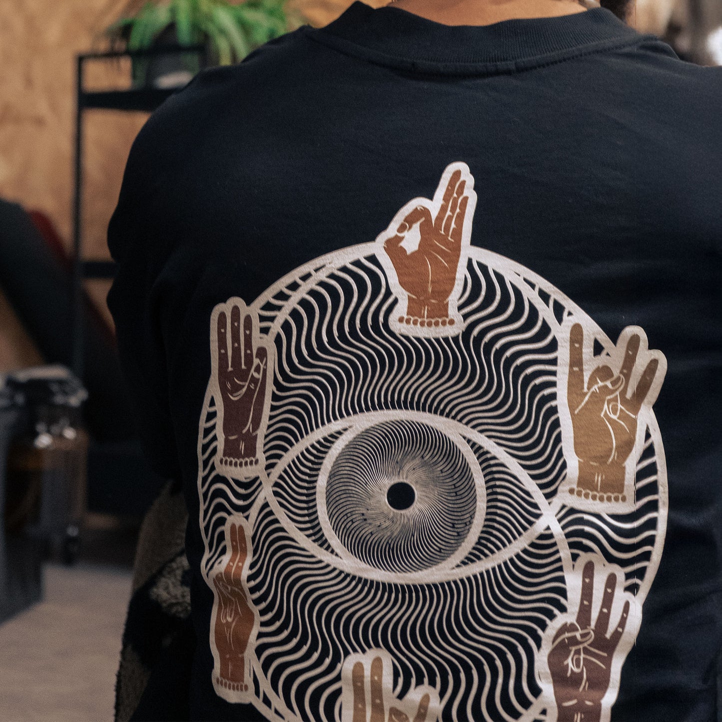 MUDRA TEE - BLACK/WHITE