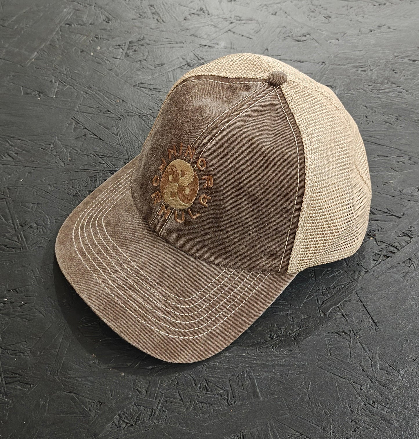 BALANCE TRUCKER CAP - OAK/STONE